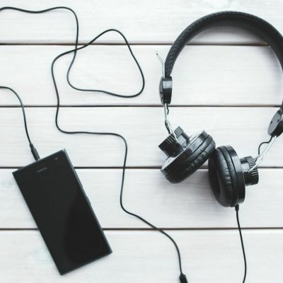 mendengarkan musik dapat memberikan banyak manfaat bagi kesehatan