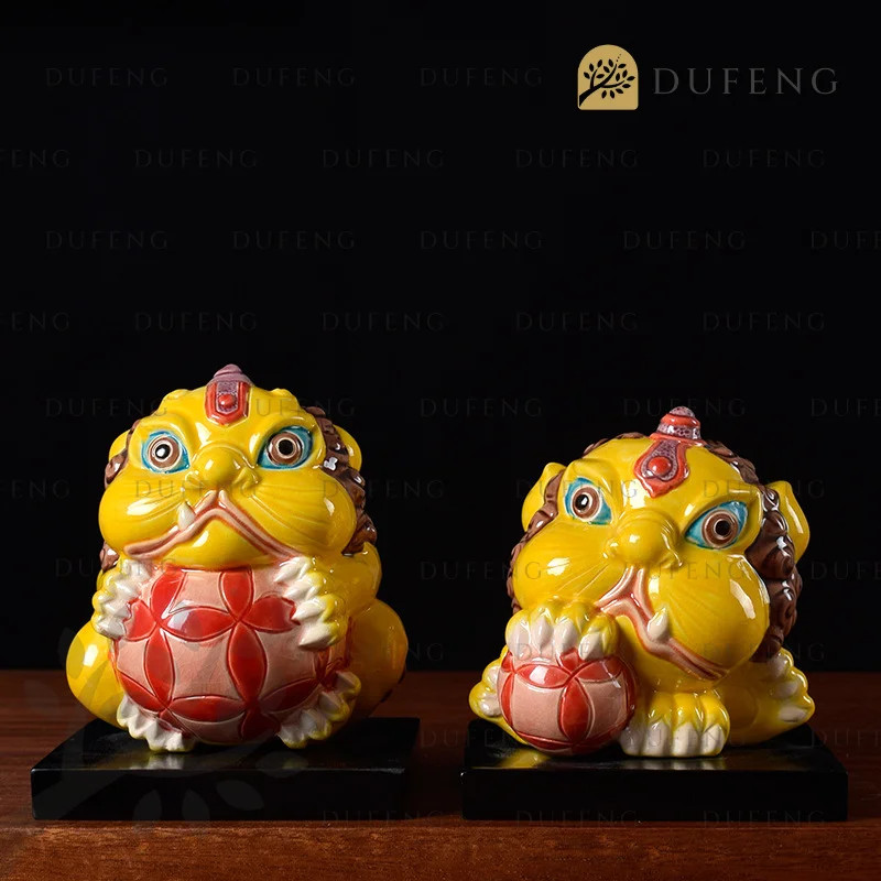 Patung Keramik Dua Singa