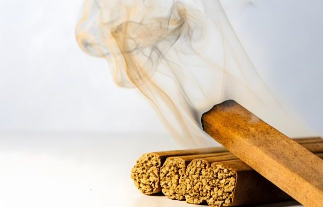 membersihkan energi negatif