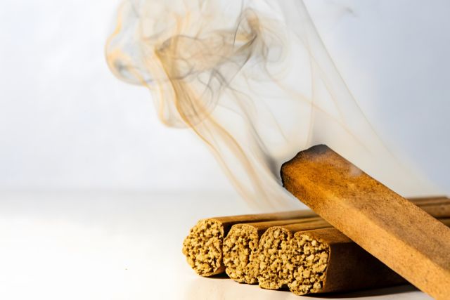 membersihkan energi negatif